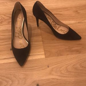 Sam Edelman Margie Black suede pumps